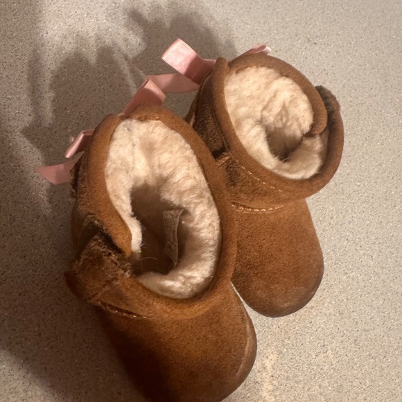 Ugg infant boots size 2 Sherpa lined - Picture 9 of 9